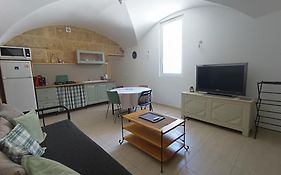 Dans Maison De Maitre, Appartement Independant.