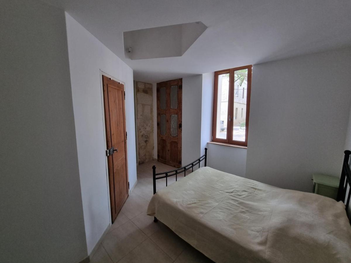 Dans Maison De Maitre, Appartement Independant. Montfrin Exterior foto