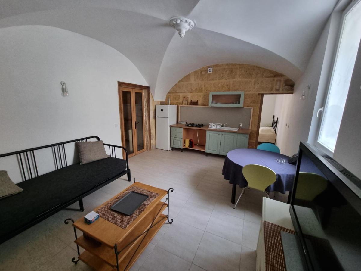 Dans Maison De Maitre, Appartement Independant. Montfrin Exterior foto